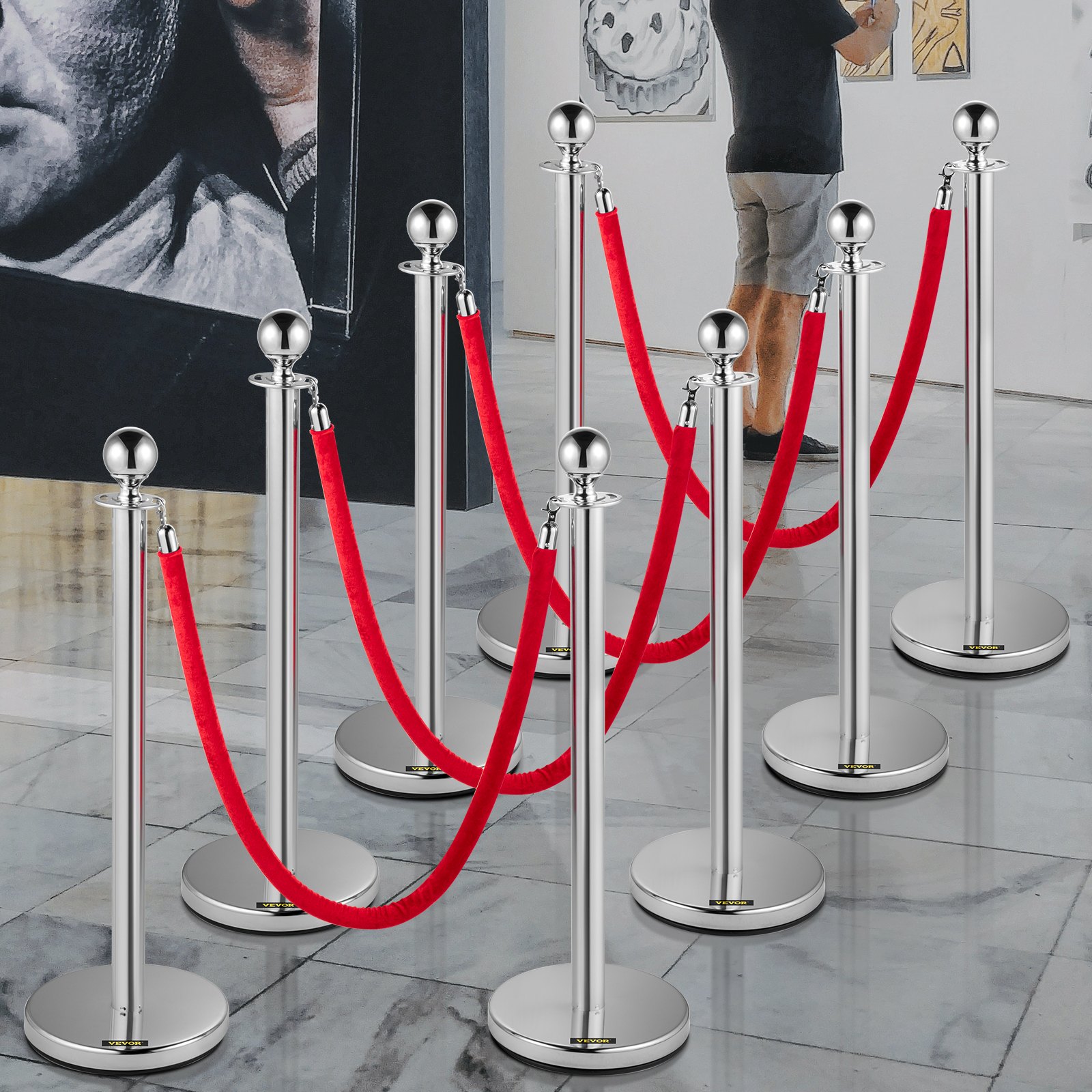 Puesto de control de multitudes VEVOR con cuerdas rojas en una galería de arte.