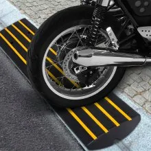 VEVOR Protector de Cables para Suelo Capacidad de Carga 10t Pasacables de Suelo 123x41x6,5 cm Protector de Cable de Caucho Negro y Amarillo Reductor de Velocidad para Protección de Cables Eléctricos