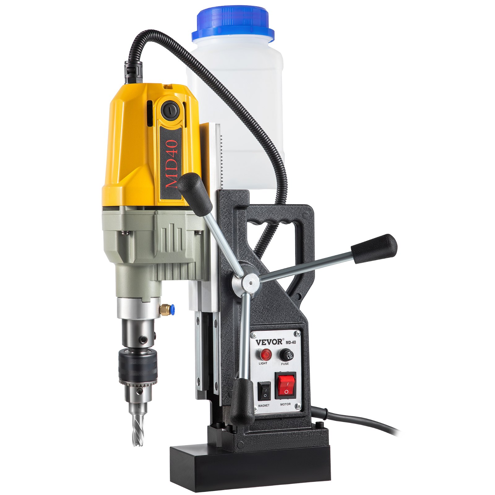 Taladro magnético VEVOR md40 en amarillo y gris con botella con tapa azul y panel de control.