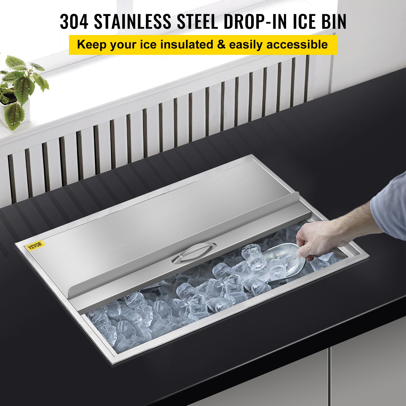 Hielera de acero inoxidable VEVOR en uso, manteniendo el hielo accesible sobre un elegante mostrador negro.