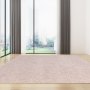 Alfombra marina VEVOR de color marrón claro en un salón luminoso y moderno con grandes ventanales.