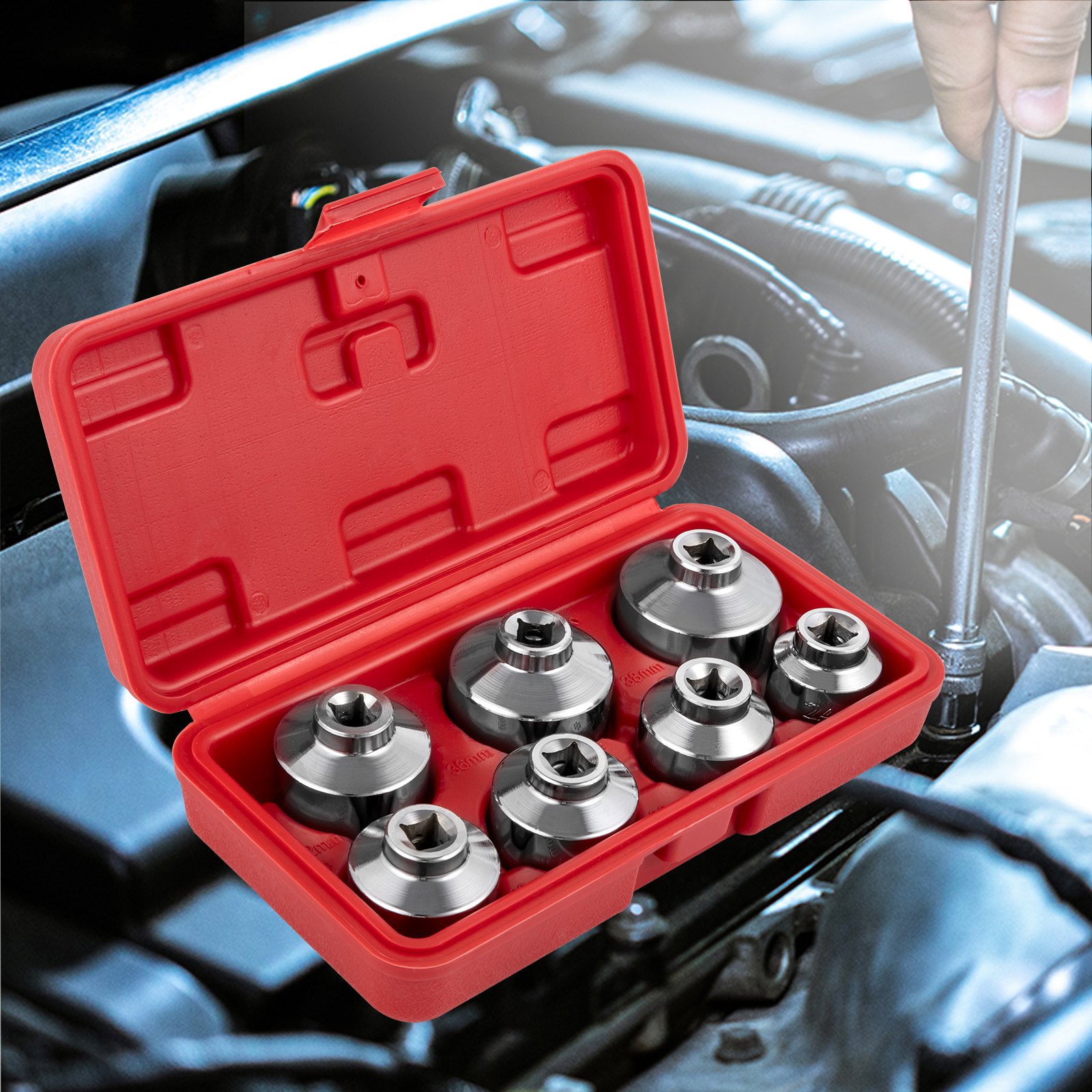 Estuche rojo con juego de vasos para filtro de aceite VEVOR delante de los componentes del motor.