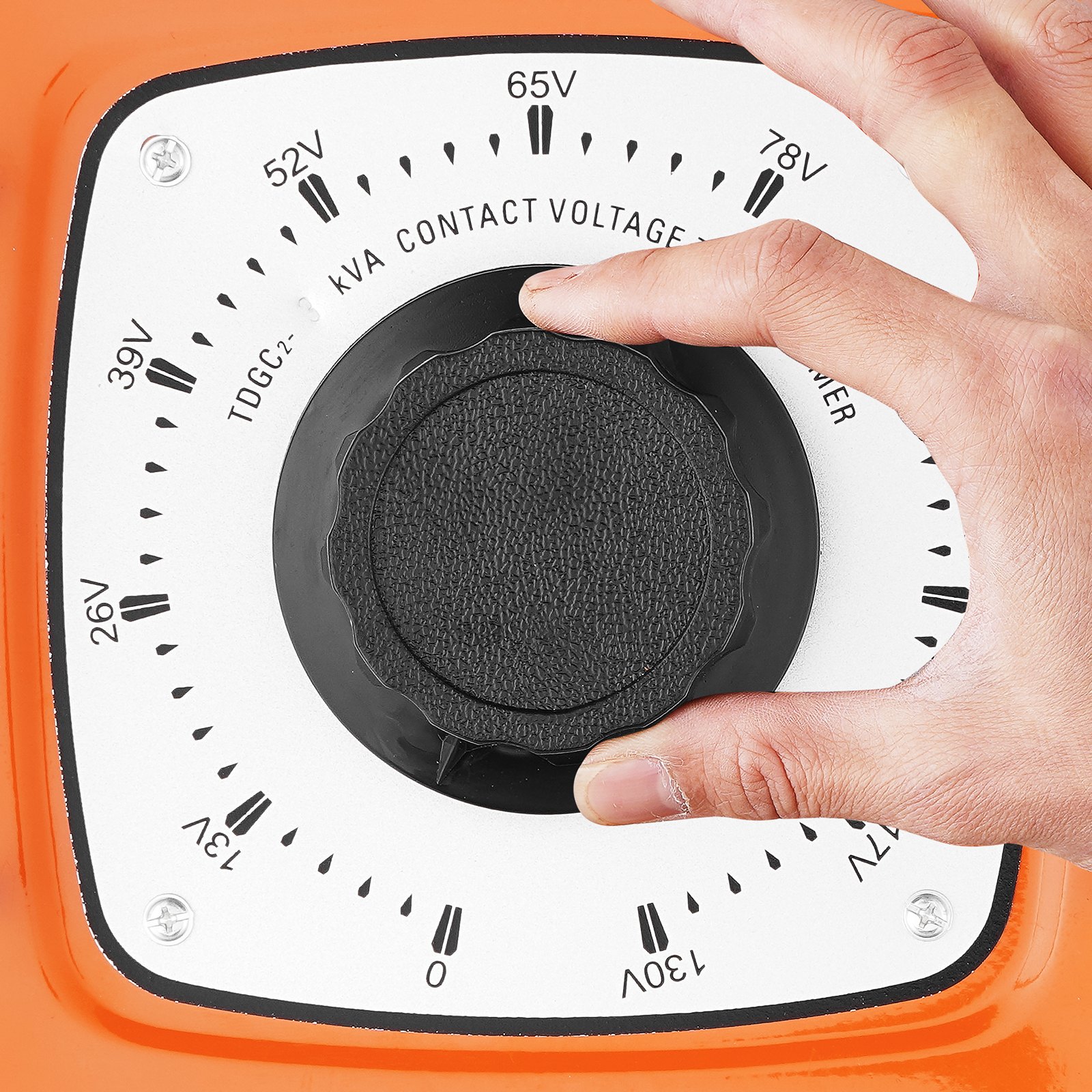 Dial de ajuste manual en el transformador de voltaje VEVOR, que muestra configuraciones de voltaje variables.