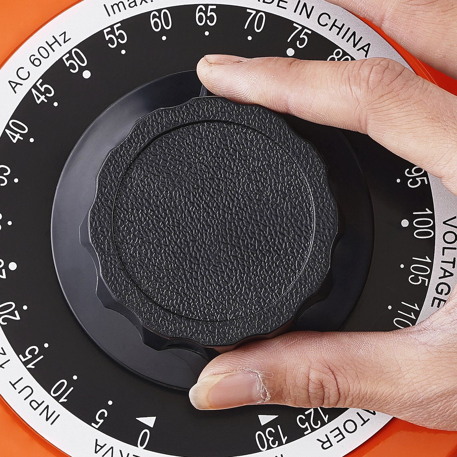 Dial de ajuste manual en el transformador de voltaje VEVOR con marcado CA 60 Hz.
