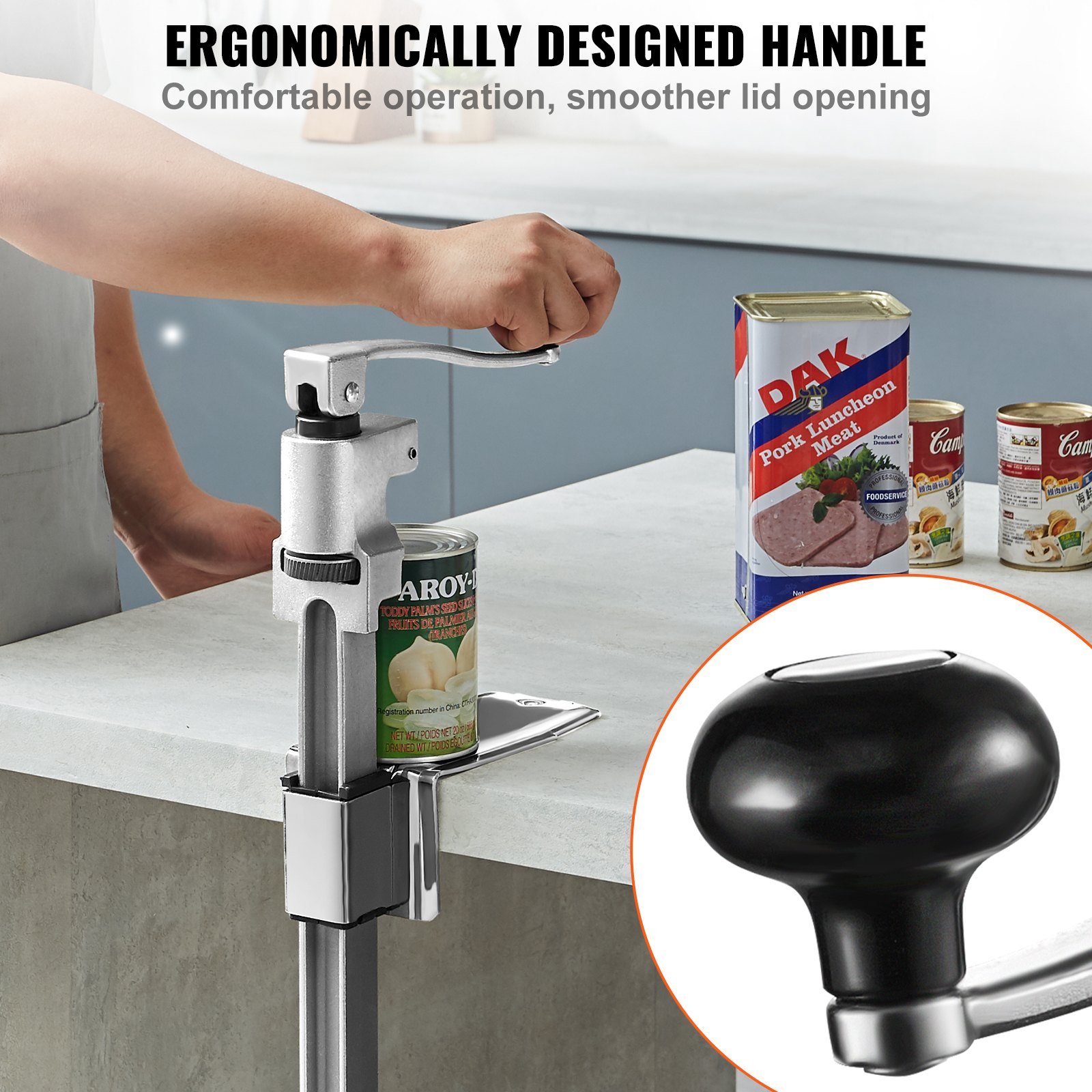 Persona que utiliza un abrelatas comercial VEVOR con mango ergonómico; comida enlatada en la encimera.