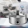 Mandril de torno VEVOR de metal sobre un fondo de máquina de torno, que muestra detalles de agarre.