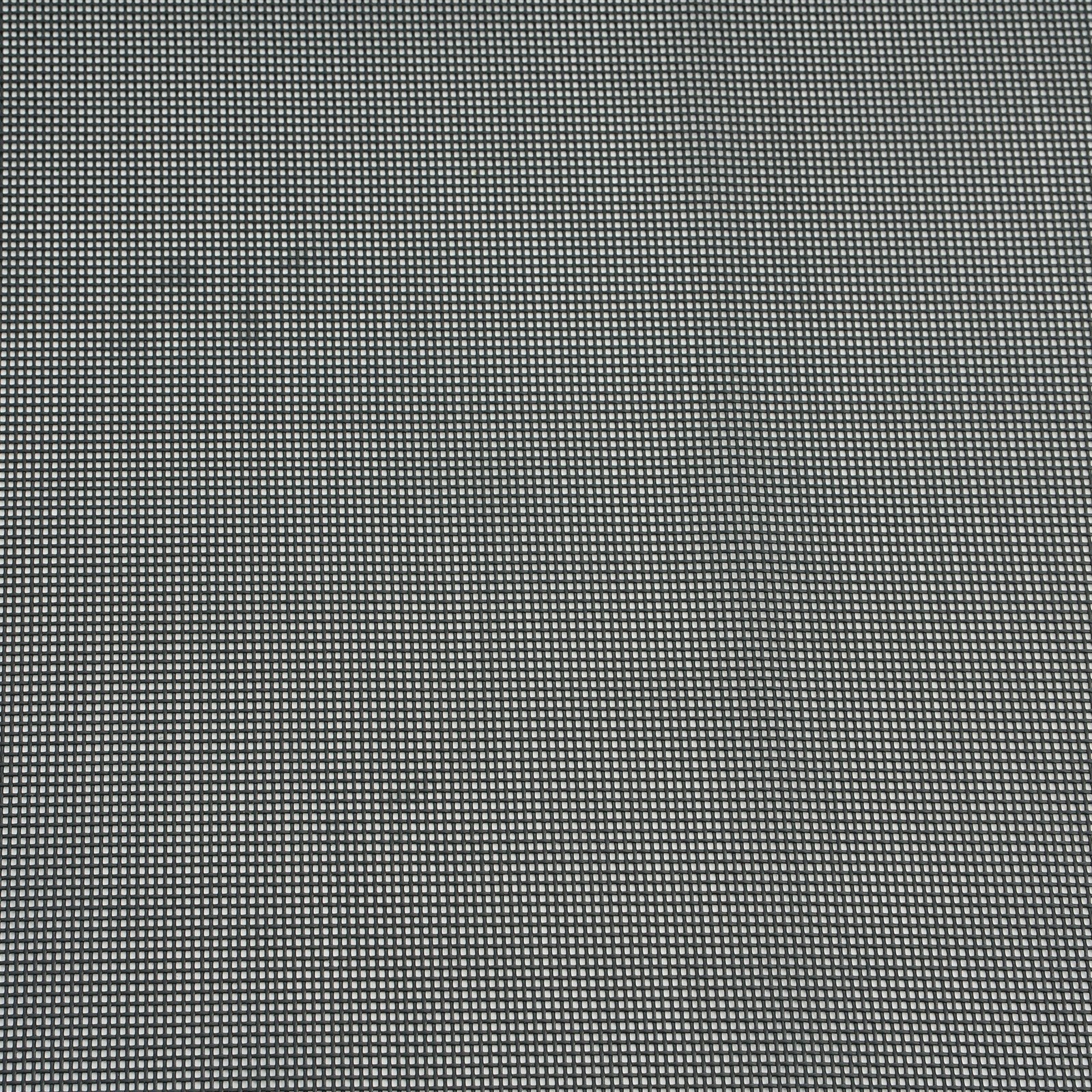 Patrón de cuadrícula en blanco y negro sobre lona de malla para camión volquete VEVOR para cobertura y protección de carga.