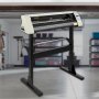 Máquina cortadora de vinilo VEVOR configurada en un espacio de trabajo perfectamente organizado.