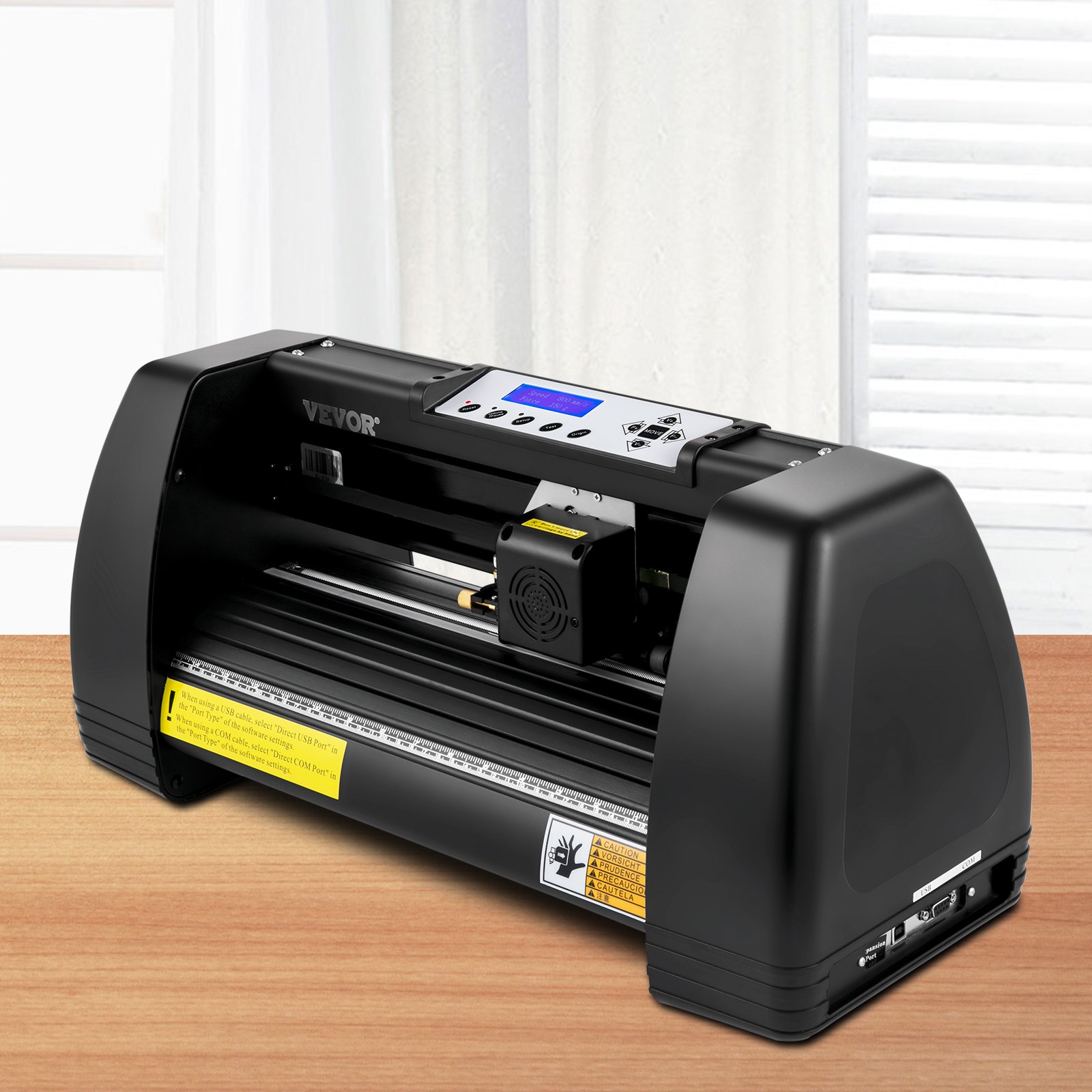 Máquina cortadora de vinilo VEVOR sobre mesa de madera, con pantalla digital y botones de control.