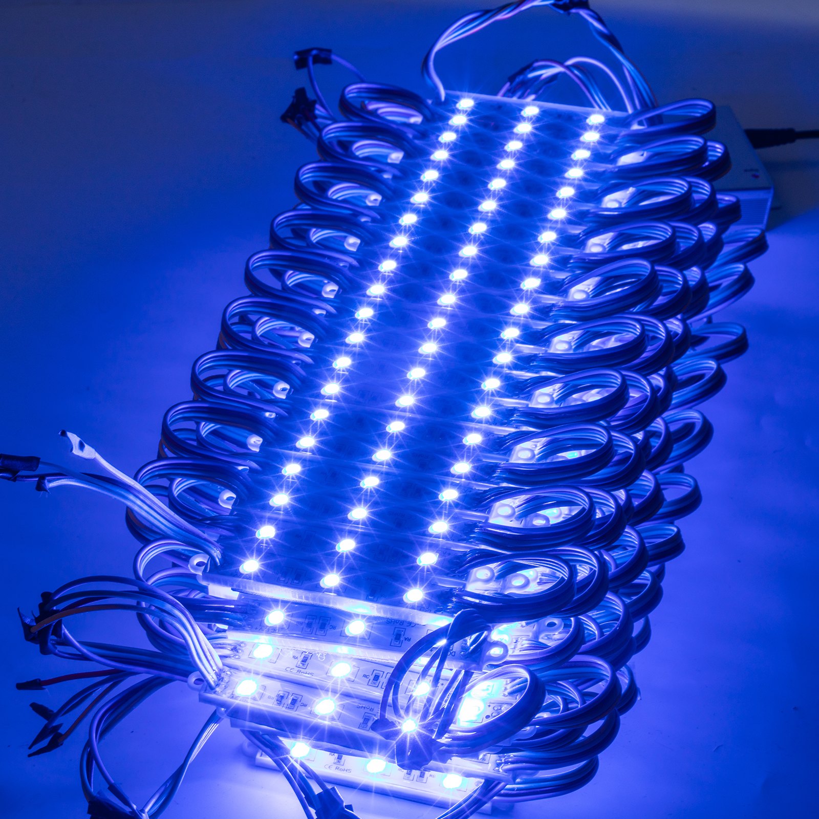 Tiras de LED azules para luces de escaparates VEVOR que iluminan en la oscuridad.