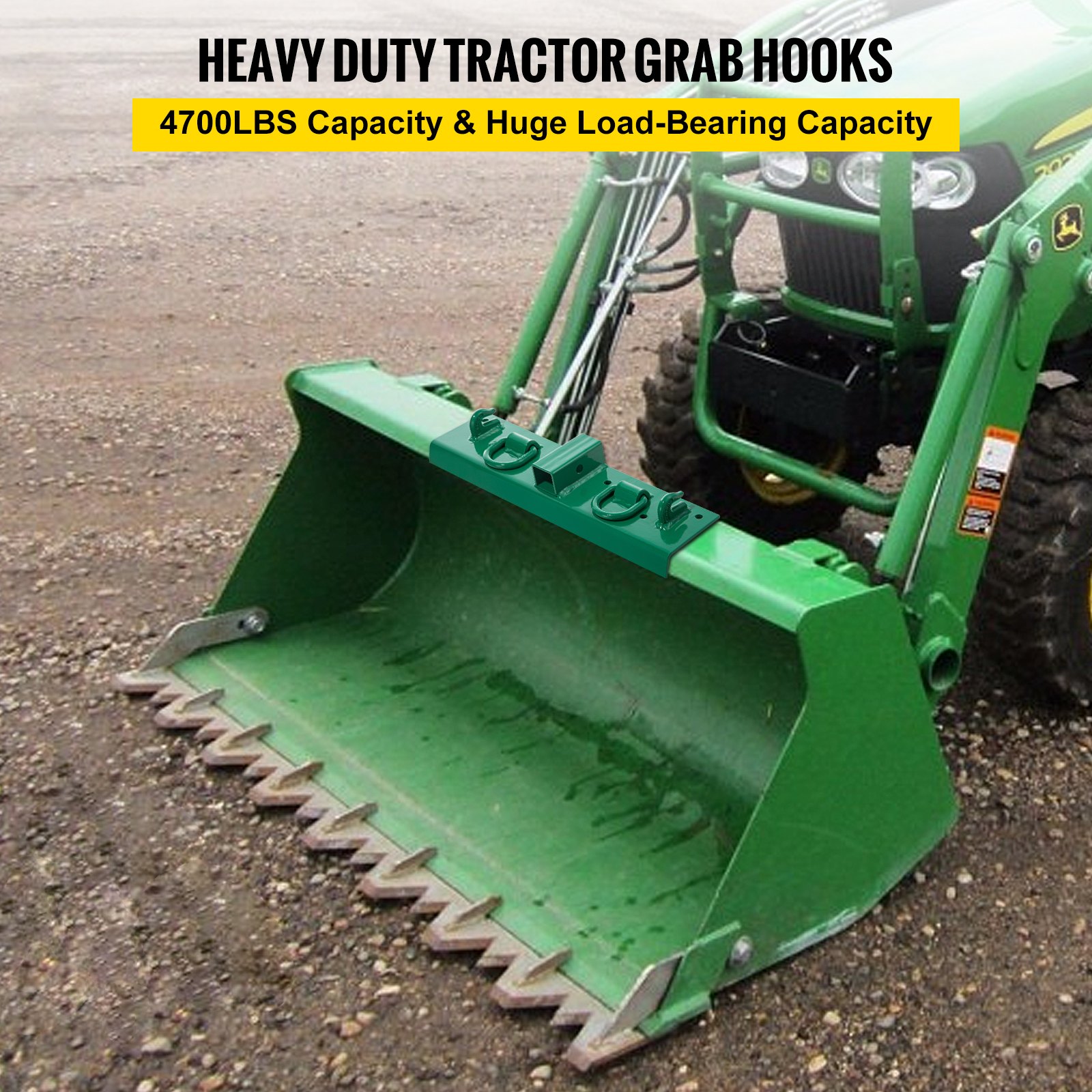 Tractor verde con ganchos para tractor VEVOR y un accesorio de cuchara de agarre resistente.