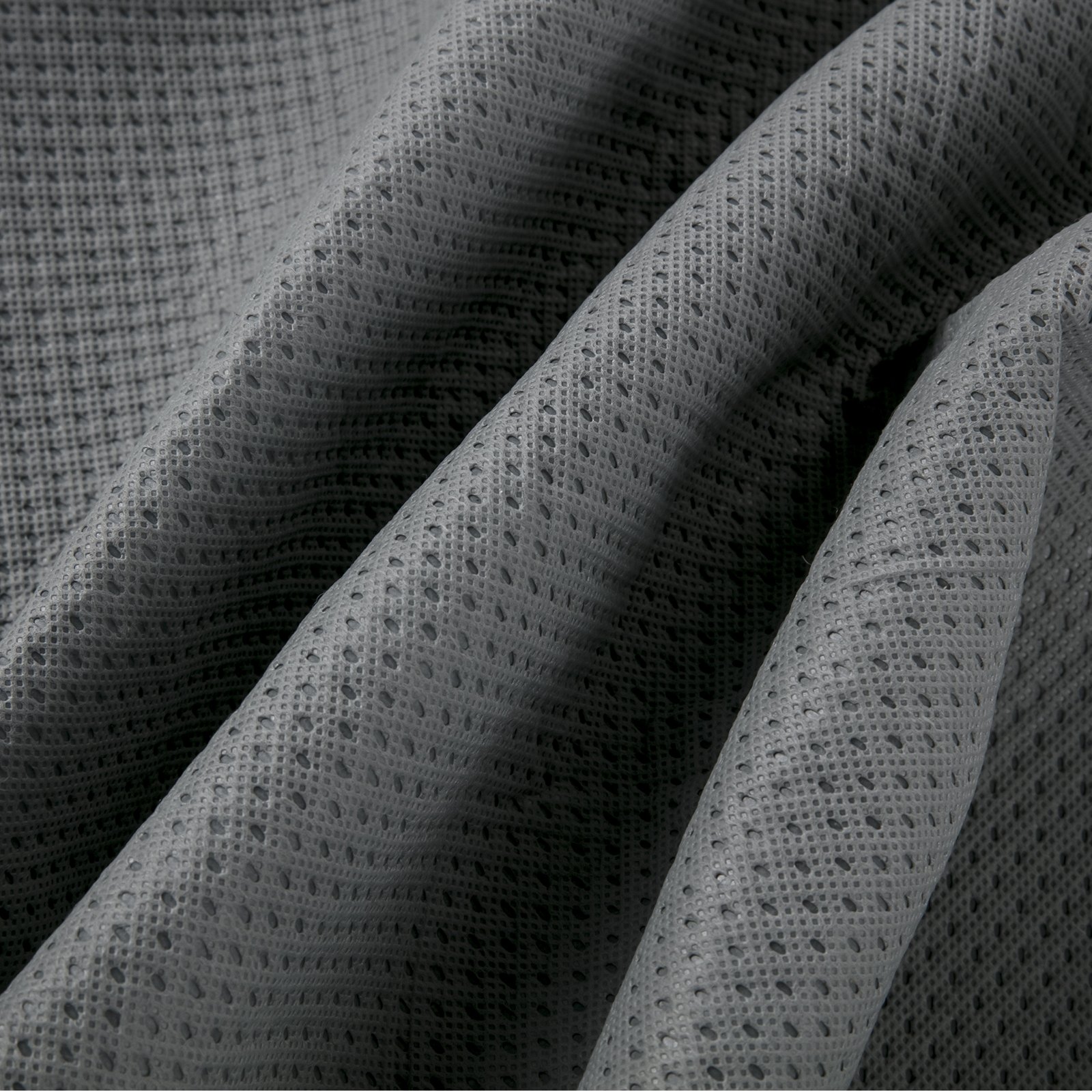Primer plano de la tela de la cubierta de RV VEVOR, que muestra un material gris, perforado y texturizado.