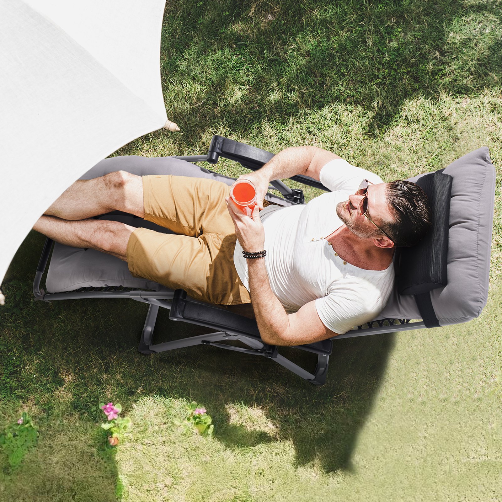 Silla reclinable VEVOR Zero Gravity de 66 cm para interior y exterior, ajustable, con cojín, reposacabezas, reposapiés y portavasos, soporta 227 kg, color gris.