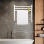 Toallero calefaccionado VEVOR con toalla blanca en baño moderno.