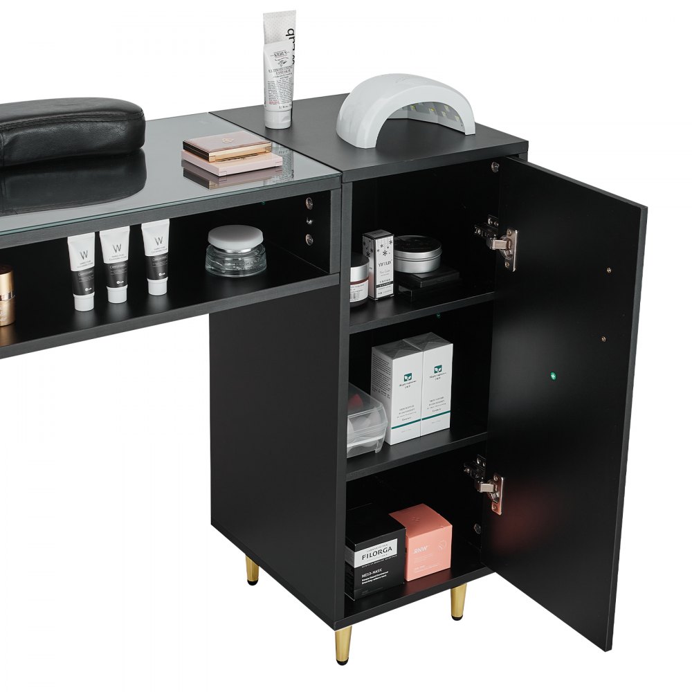 Mesa de manicura VEVOR negra con estantes de almacenamiento, lámpara UV y varios productos de belleza organizados de forma ordenada.