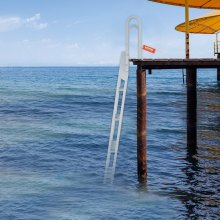 VEVOR Escalera de muelle abatible hacia arriba de 4 escalones, capacidad de carga de 350 libras, escalera de aluminio para pontón con escalón de 4 pulgadas de ancho y alfombrilla de goma antideslizant