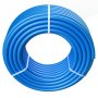 Tubo pex VEVOR en espiral azul, cuidadosamente asegurado con correas blancas y listo para la instalación de plomería.