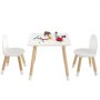 Juego de mesa infantil VEVOR blanco con patas de madera, juguetes y crayones en la mesa, dos sillas a juego.