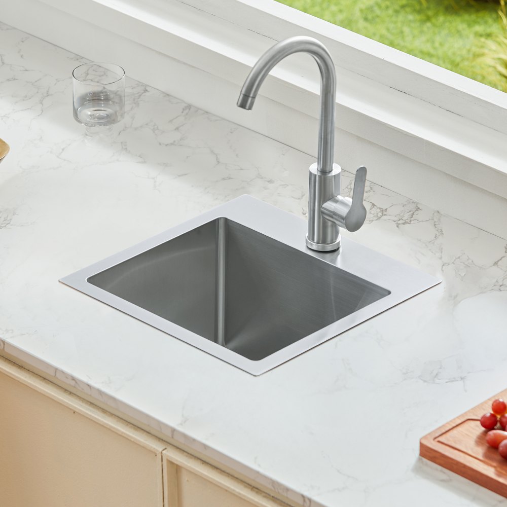 Fregadero de cocina VEVOR de 15 pulgadas, fregadero de acero inoxidable 304 de montaje superior, lavabo de una sola cubeta de estilo rústico con accesorios, fregaderos para lavavajillas domésticos para autocaravanas, cocinas de preparación, lavanderías y bares.