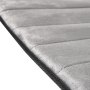 Primer plano del cojín de masaje de cuerpo completo VEVOR, suave y acolchado, en gris con detalles cosidos.