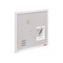 Tablero de corcho blanco VEVOR de 76 x 50 cm con superficie de lino: elegante tablón de anuncios de pared para el hogar, la escuela y la oficina. Tablón de anuncios elegante y funcional.
