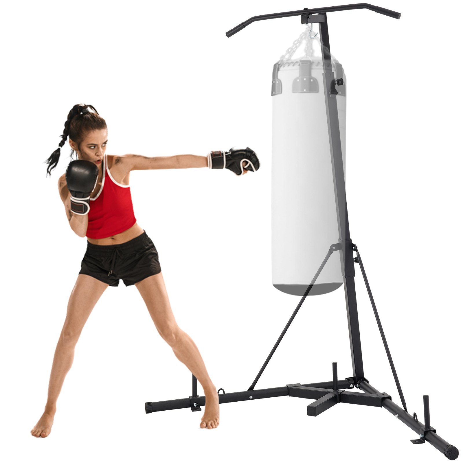 Boxeador que utiliza el soporte para saco pesado VEVOR para entrenar y lanza un puñetazo al saco de boxeo.