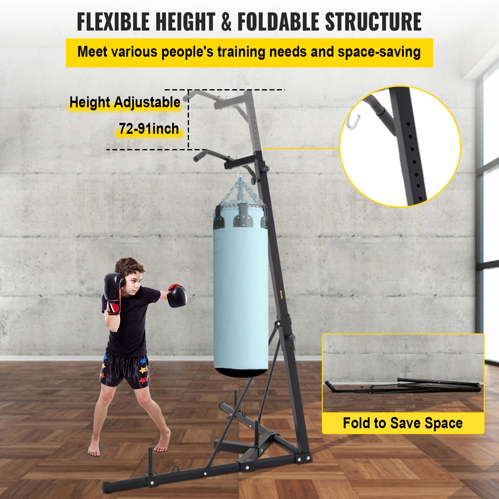 Soporte para saco pesado VEVOR con altura regulable y estructura plegable en sala de entrenamiento.