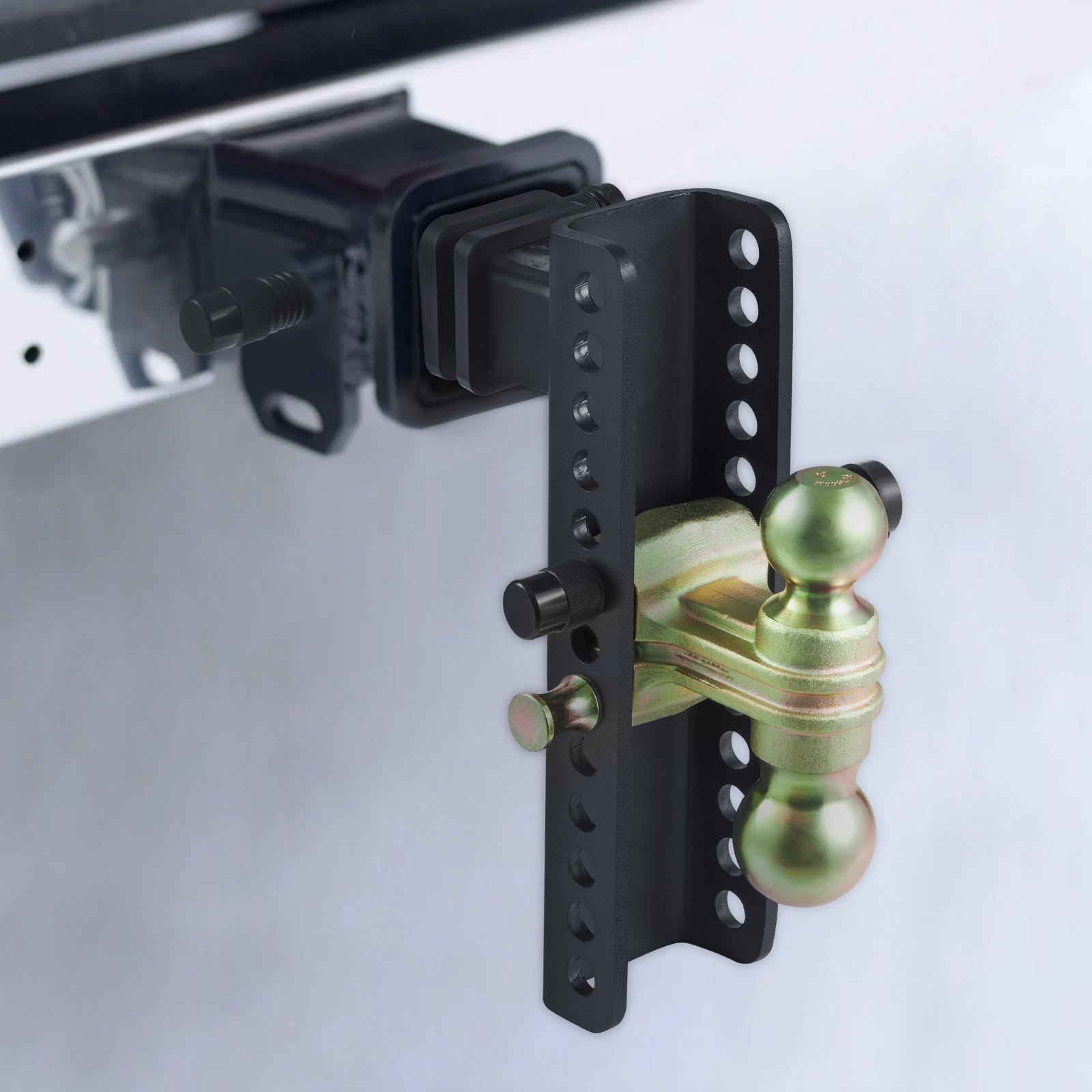 Enganche de remolque ajustable VEVOR con soporte de bola doble y múltiples configuraciones de altura para un remolque versátil.