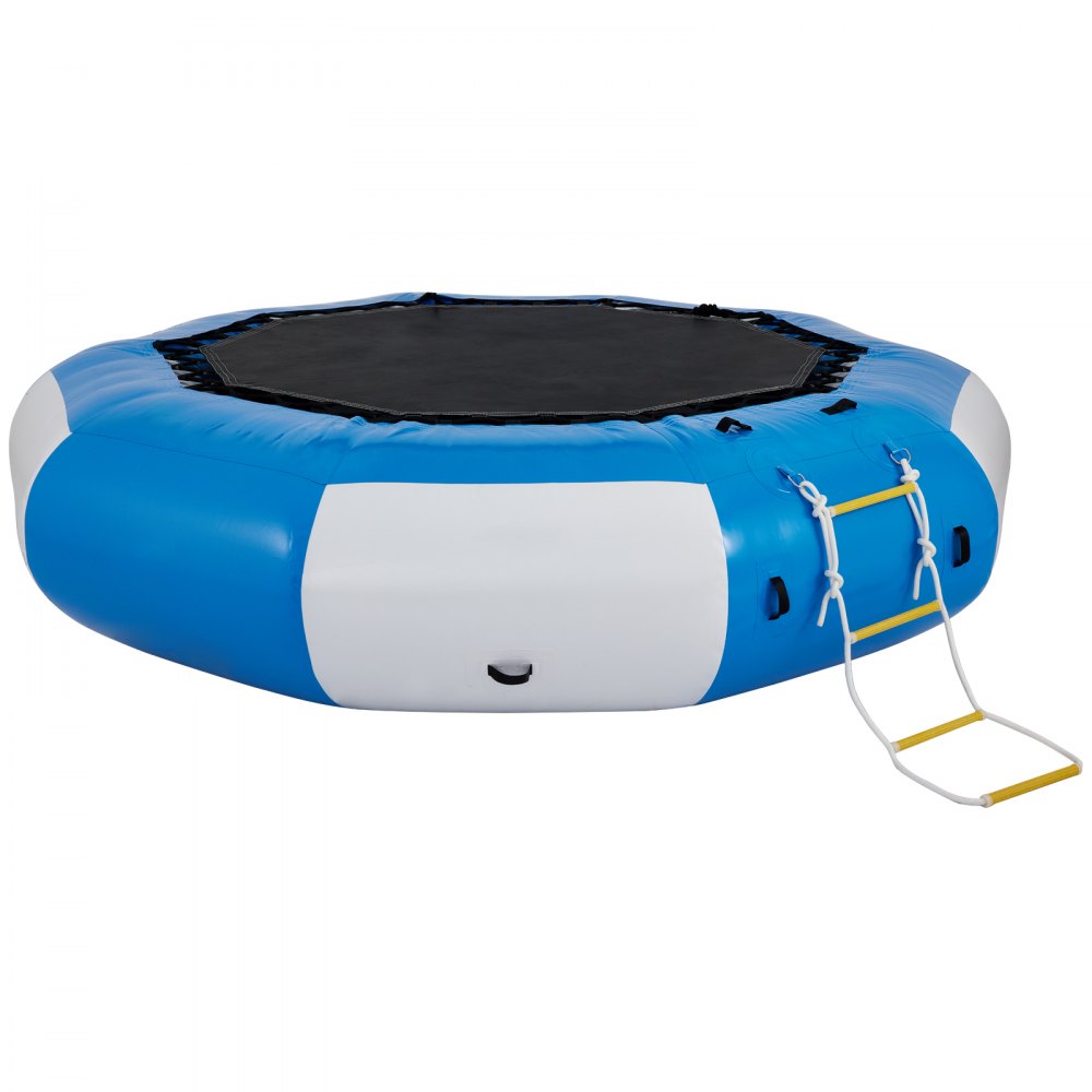 Trampolín acuático VEVOR azul y blanco con escalera amarilla para fácil acceso.