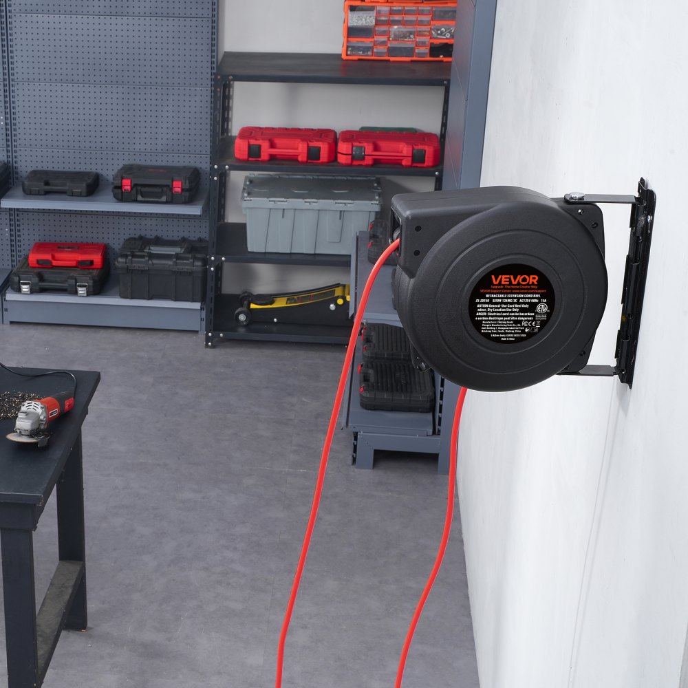 Carrete de cable de extensión retráctil VEVOR, 13,7 m, resistente, 12 AWG/3C SJTOW, con toma de corriente triple iluminada, disyuntor de 15 A, soporte giratorio de 180° para montaje en techo o pared.