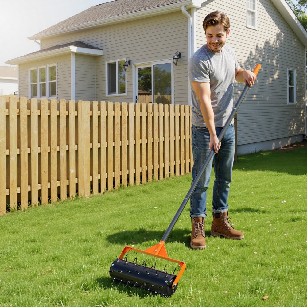 Aireador de césped VEVOR, rodillo aireador manual de 15 pulgadas con 42 púas y mango largo de 60 pulgadas, tambor rellenable para mayor peso, penetrador de suelo de césped de alta resistencia para suelos compactados de jardín y patio.