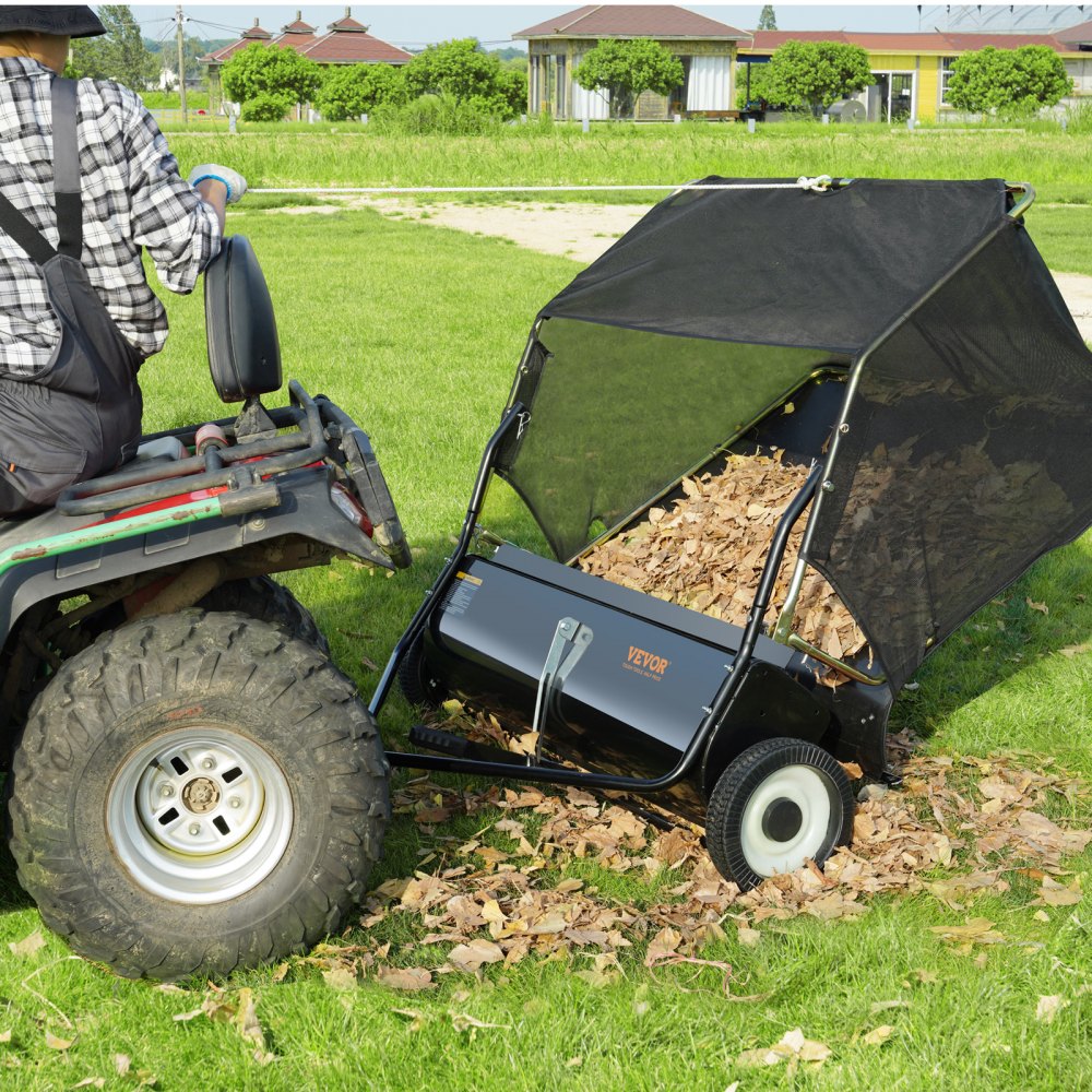 VEVOR Barredora de césped, 48.5", 26 pies cúbicos, barredora de remolque detrás del patio, diseño de cuerda de descarga y resistente, duradero de usar, recolector de hojas y césped con altura de barrido ajustable para recoger escombros y césped