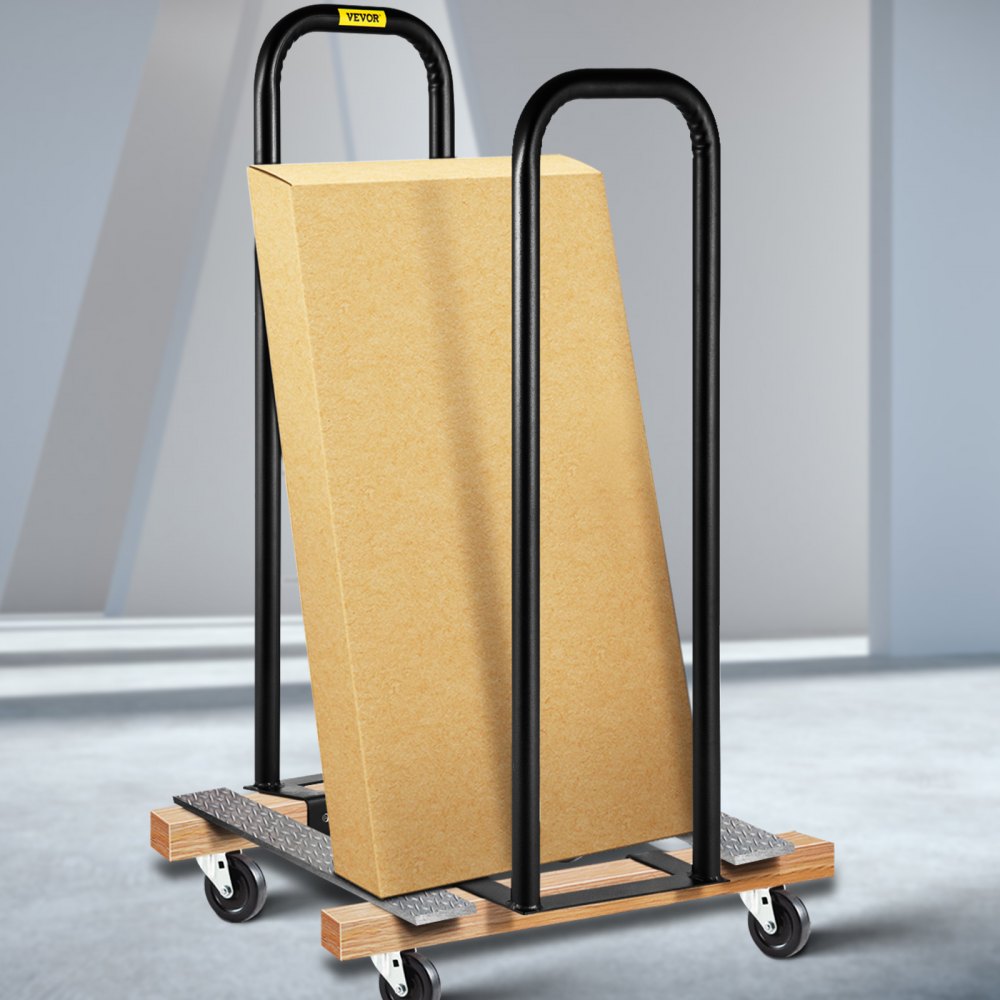 Convertidor de plataforma VEVOR que transporta una gran caja de cartón sobre una base de madera con ruedas.