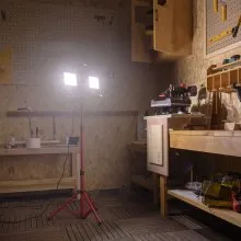 Luz de trabajo LED de doble cabezal VEVOR Luz de trabajo LED de 10000 lúmenes con trípode 27.6-68.1 "