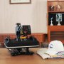 Máquina de prensado térmico VEVOR sobre una mesa de madera con una gorra y una camiseta cerca.