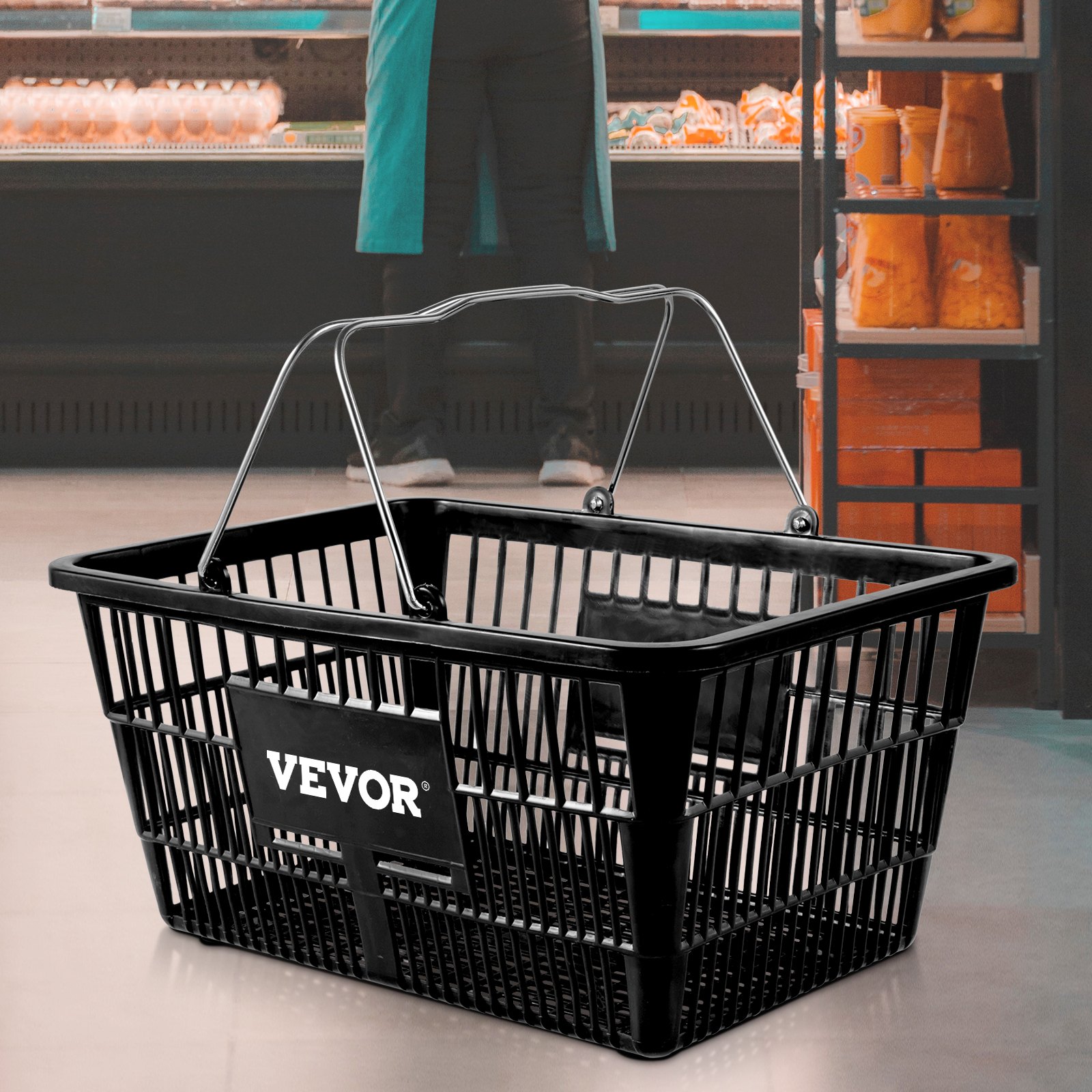 Cesta de la compra VEVOR negra con asas en el pasillo de un supermercado, con estantes con comestibles al fondo.