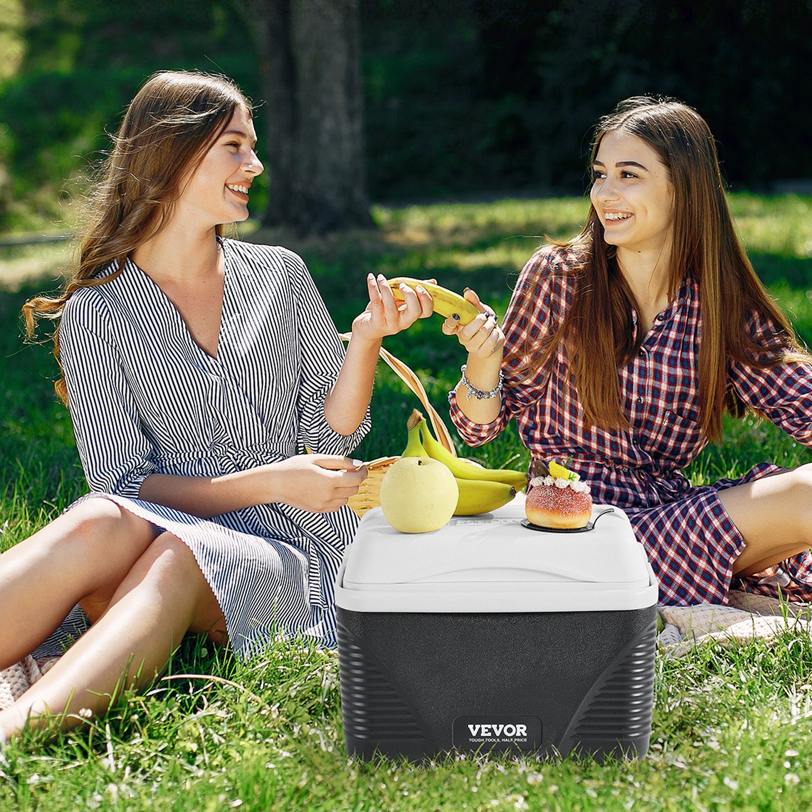 Nevera portátil VEVOR de 8.5 cuartos con retención de hielo y asas resistentes. Ligera y rígida, con aislamiento, ideal para picnics familiares y viajes cortos.