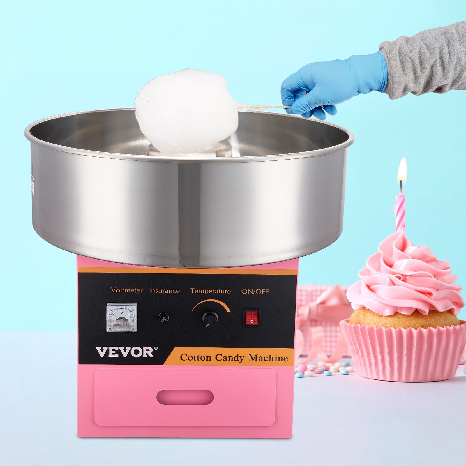 Máquina de algodón de azúcar eléctrica VEVOR en uso con un cupcake rosa y fondo azul.