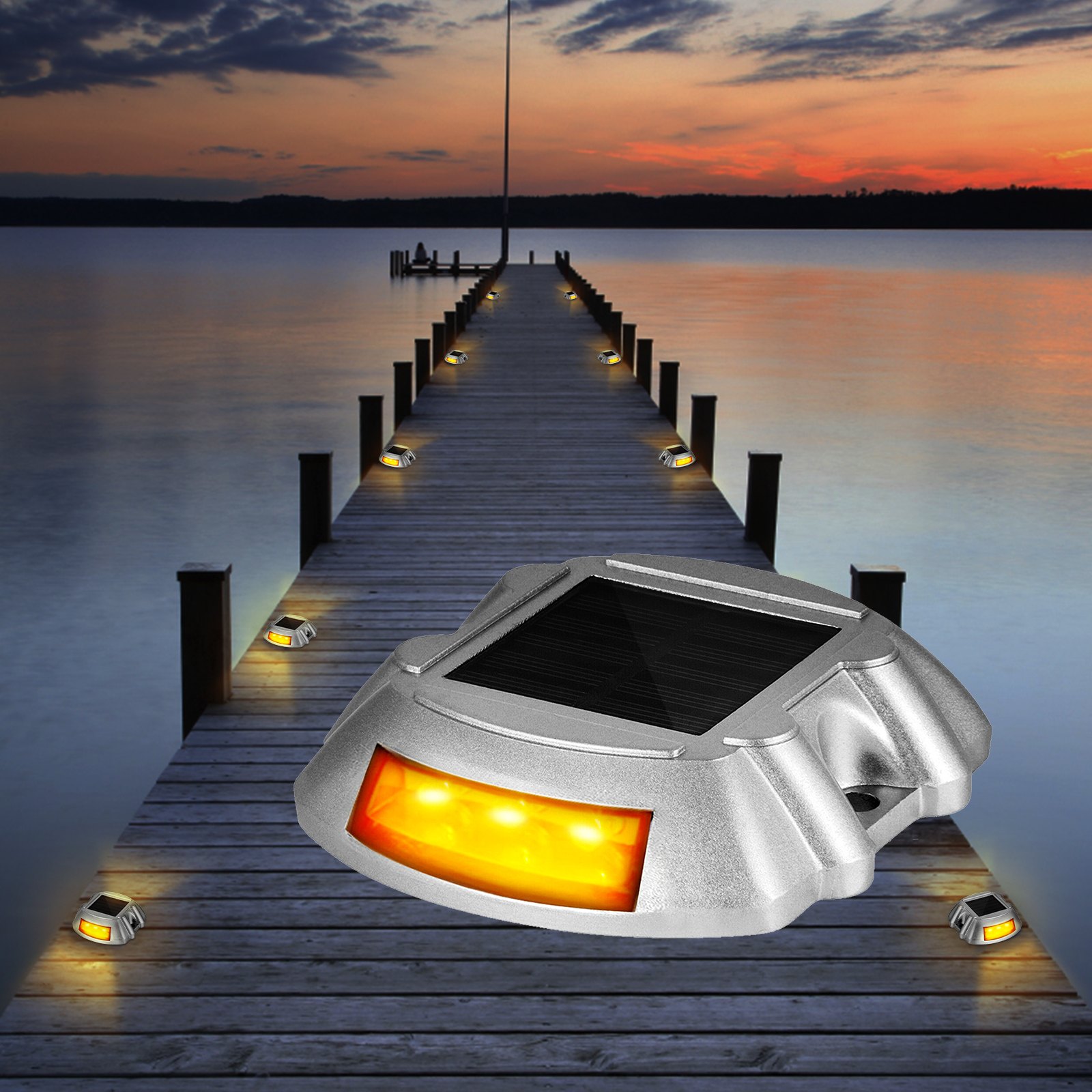 Luces de entrada solares VEVOR que iluminan un muelle junto al lago al atardecer.