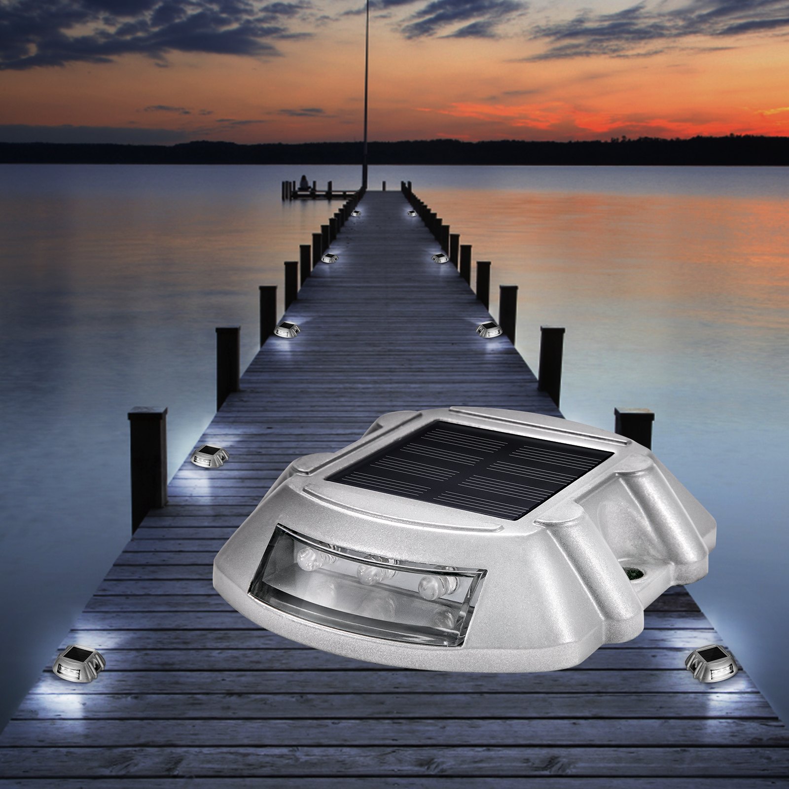 Las luces de entrada solares VEVOR iluminan un muelle de madera al atardecer junto al agua.