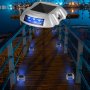 Luces de entrada solares VEVOR que iluminan un muelle por la noche con luces LED azules.