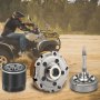 Conductor de ATV en terreno arenoso con el conjunto de kit de embrague húmedo VEVOR en primer plano.