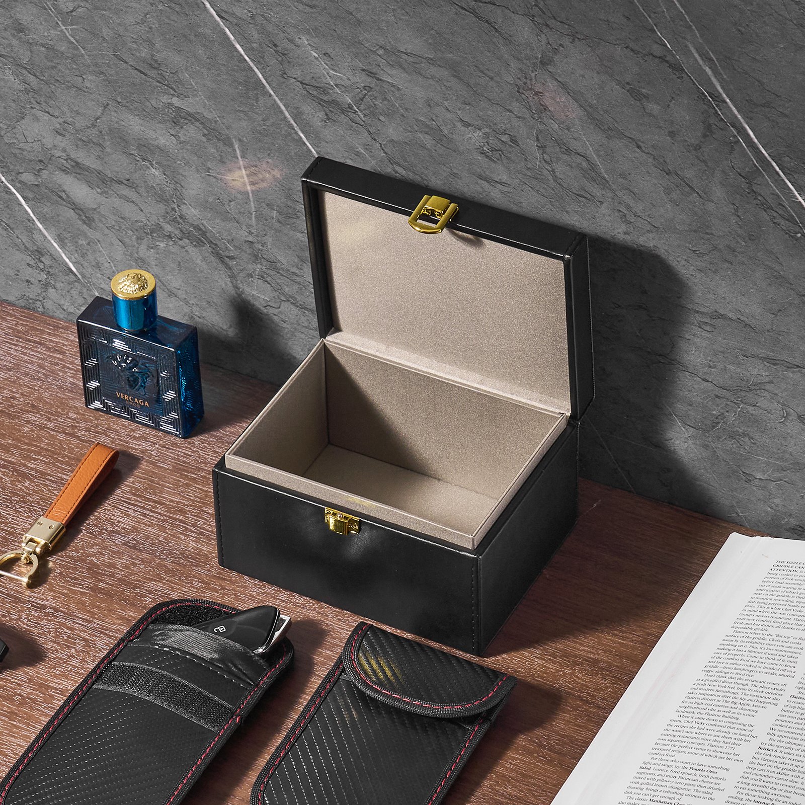 VEVOR Faraday Box, funda de cuero sintético con bloqueo de señal, llavero sin llave, protector con funda para 2 llaves, para WiFi, RFID, GPS, Bluetooth y 5G, caja antirrobo y bloqueador antipiratería (16,9 x 13,9 x 9,4 cm)