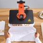 Máquina de prensado térmico VEVOR sobre mesa de madera con pantalla digital, prensando una camiseta blanca con texto.