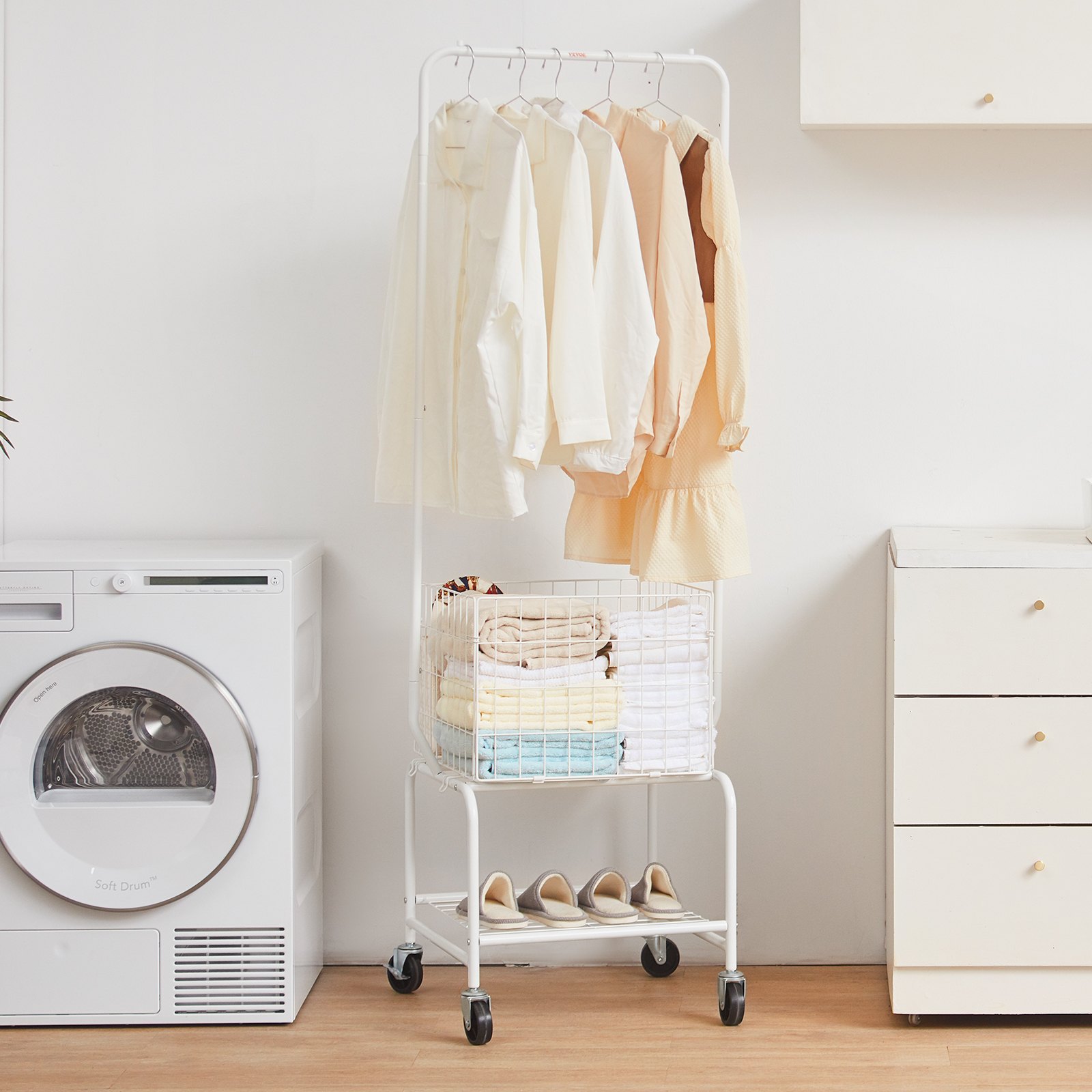 VEVOR Cesto de ropa con ruedas de metal con perchero para colgar ropa, carro de cesto de ropa con ajuste de altura con carga de cesta y carga de estante, organizador de almacenamiento con ruedas bloqueables de alta resistencia
