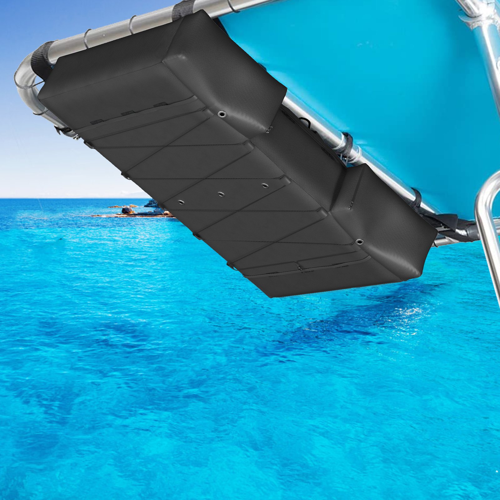 Bolsa de almacenamiento VEVOR T-top montada en un marco de barco con fondo de océano azul claro.