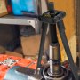 Extractor de cojinetes marinos VEVOR en un entorno de taller.