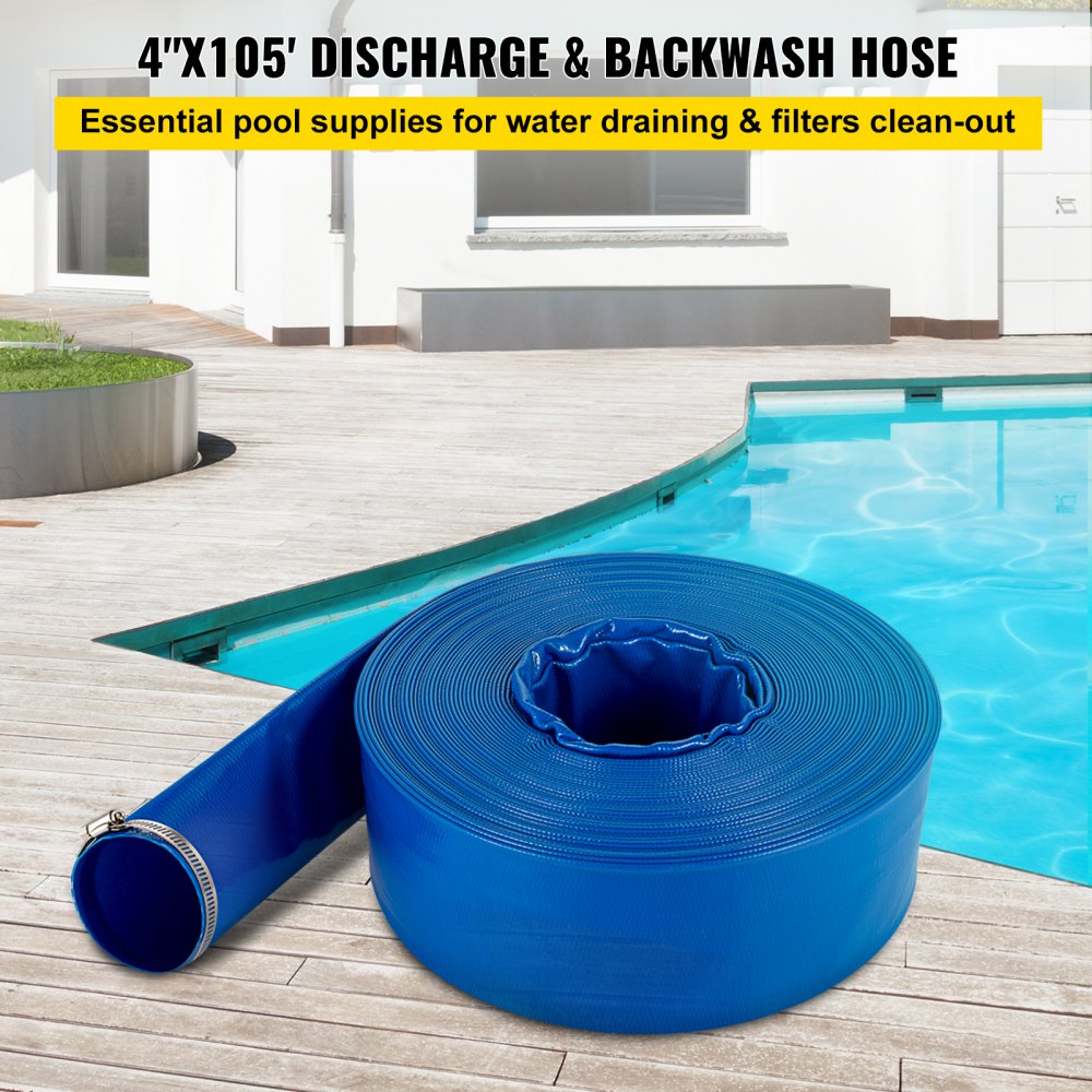 Manguera de descarga VEVOR cerca de una piscina para drenar y limpiar el agua.