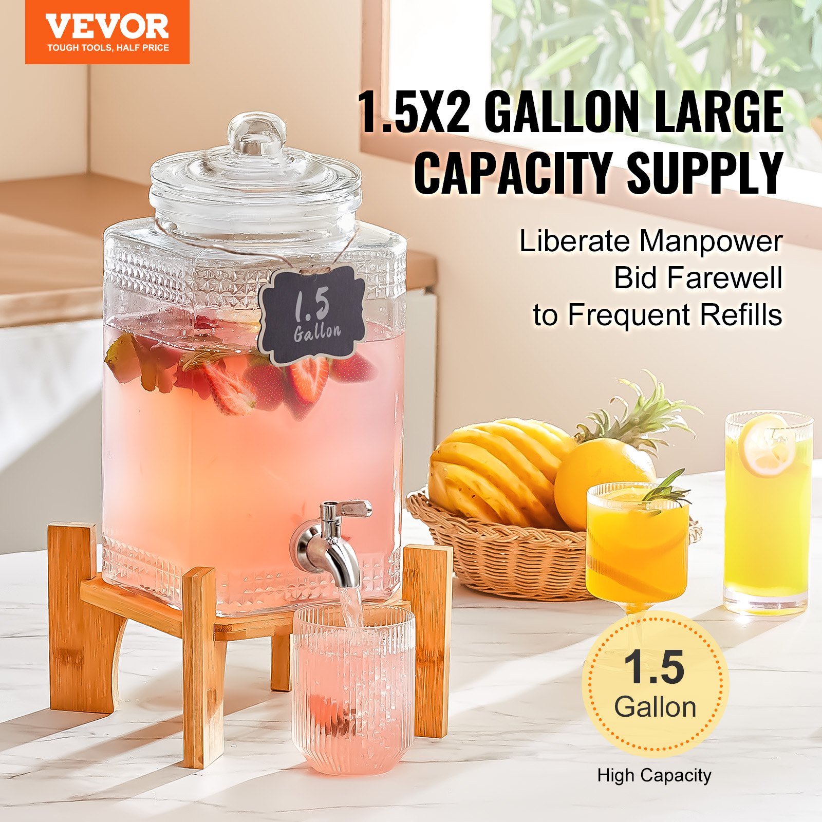 Dispensador de bebidas VEVOR con soporte, lleno de bebida rosa y frutas, al lado de una canasta de piñas.