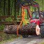 Tractor rojo levantando troncos con pinzas transportadoras de troncos VEVOR en un bosque denso.